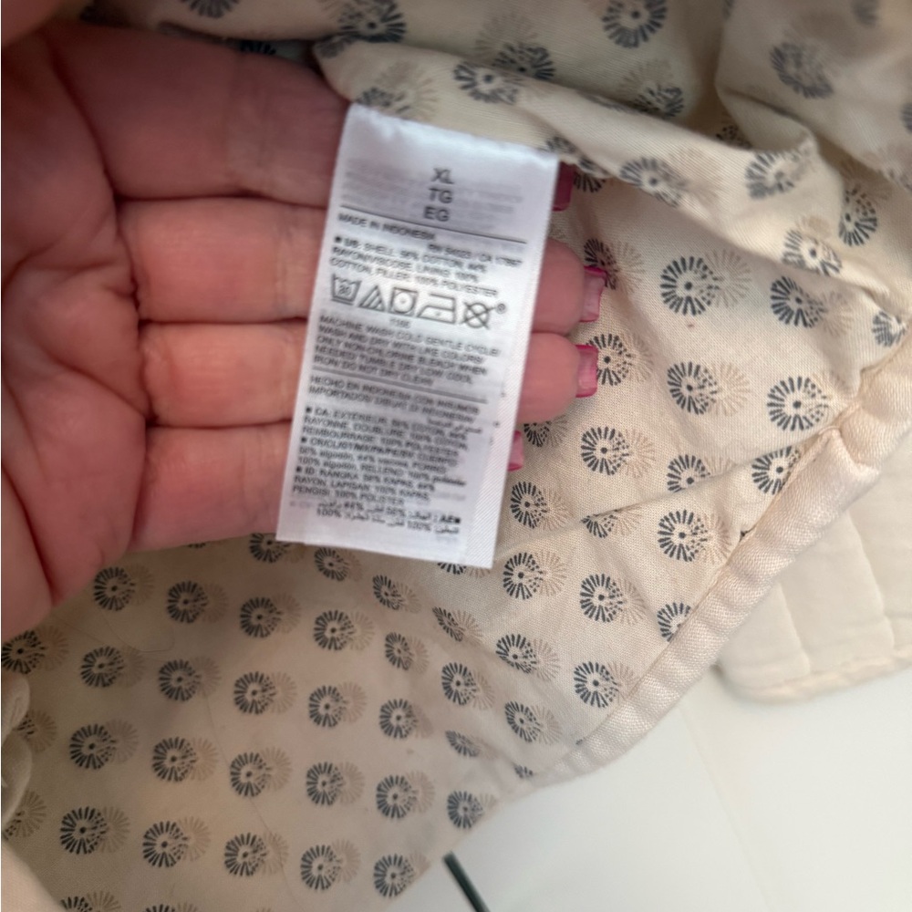 Old Navy Women's Quilted Bomber Jacket, XL - Picture 4 of 10